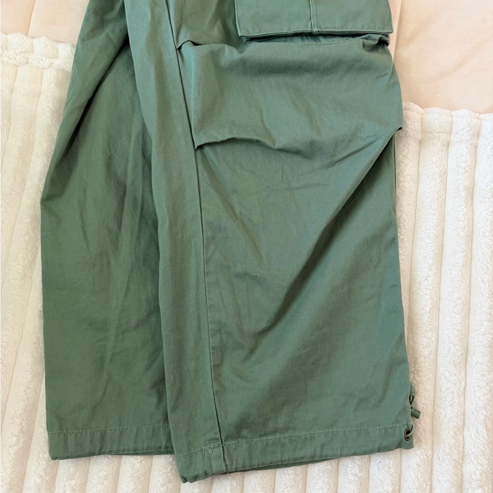 NWT Urban Outfitters Green Cargo Pants - Picture 4 of 11